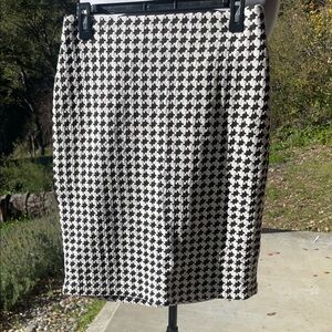 Philosophy Black and White Houndstooth Patterned Pencil Skirt